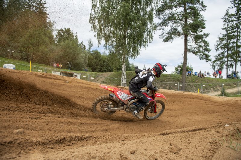 Gajser responds to remain in second place